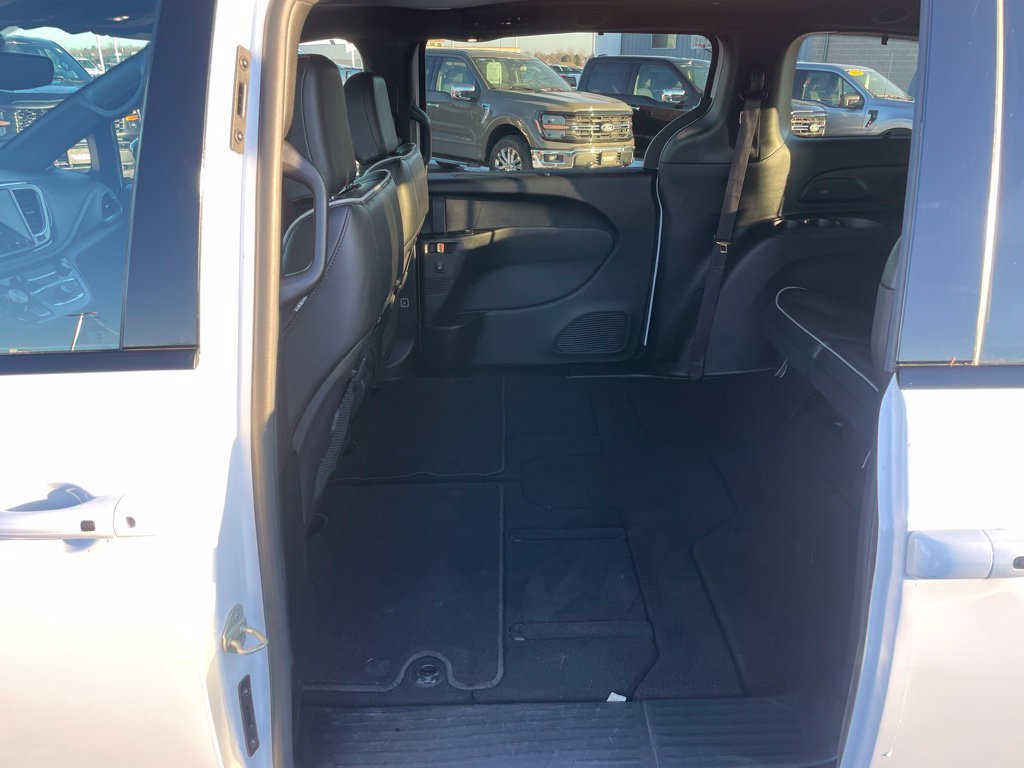 Used 2025 Chrysler Pacifica Limited FWD image 53