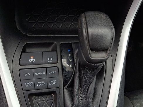 Used 2021 Toyota RAV4 XLE image 14