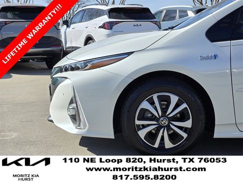 Used 2018 Toyota Prius Prime Premium image 14