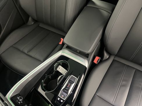 Used 2025 Audi Q5 Premium w/ Convenience Package image 18