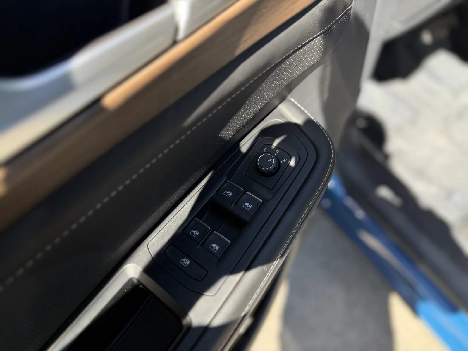 Used 2025 Volkswagen Atlas SE FWD image 26
