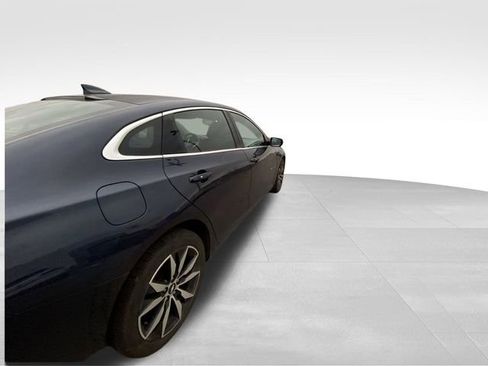 Used 2017 Chevrolet Malibu LT image 11