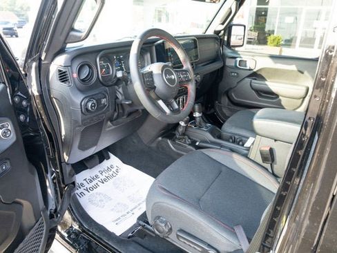 Certified 2024 Jeep Gladiator Rubicon w/ Technology Group image 15