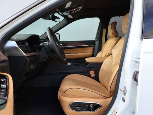 Used 2025 Jeep Grand Cherokee Summit w/ Luxury Tech Group V AWD/4WD image 8