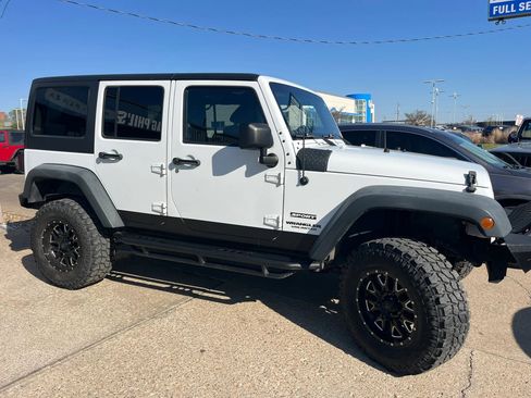 Used 2012 Jeep Wrangler Unlimited Sport image 8