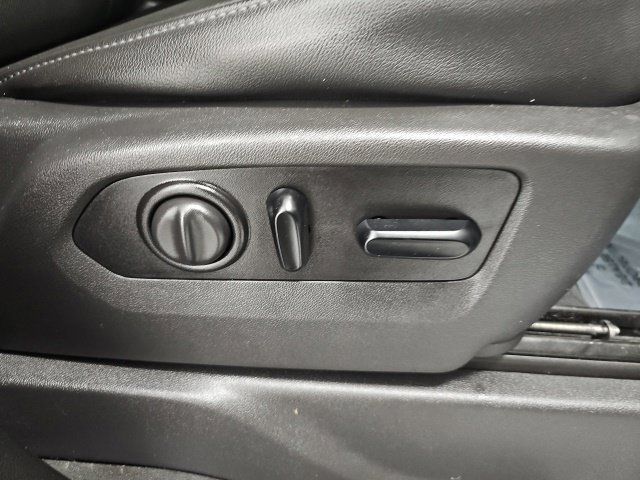 Used 2020 Chevrolet Silverado 1500 LTZ AWD/4WD image 39