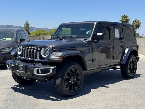 Certified 2025 Jeep Wrangler Unlimited Sahara w/ Safety Group AWD/4WD image 3