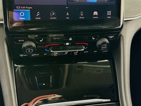 Used 2024 Jeep Grand Cherokee Limited image 10