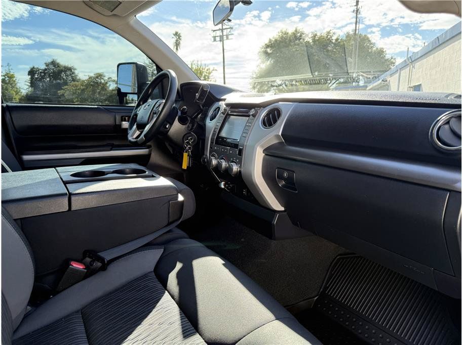 Used 2017 Toyota Tundra SR5 AWD/4WD image 18