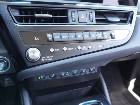 Used 2025 Lexus ES 350 Ultra Luxury image 19