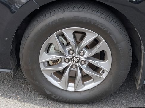 Used 2023 Toyota Sienna XLE image 15