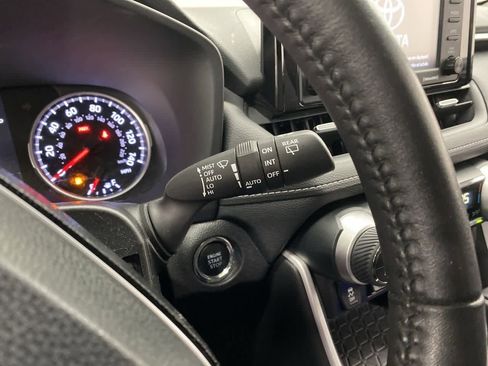 Used 2021 Toyota RAV4 XLE Premium image 24