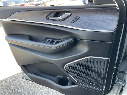 New 2024 Jeep Grand Cherokee L Limited w/ Luxury Tech Group II image 19