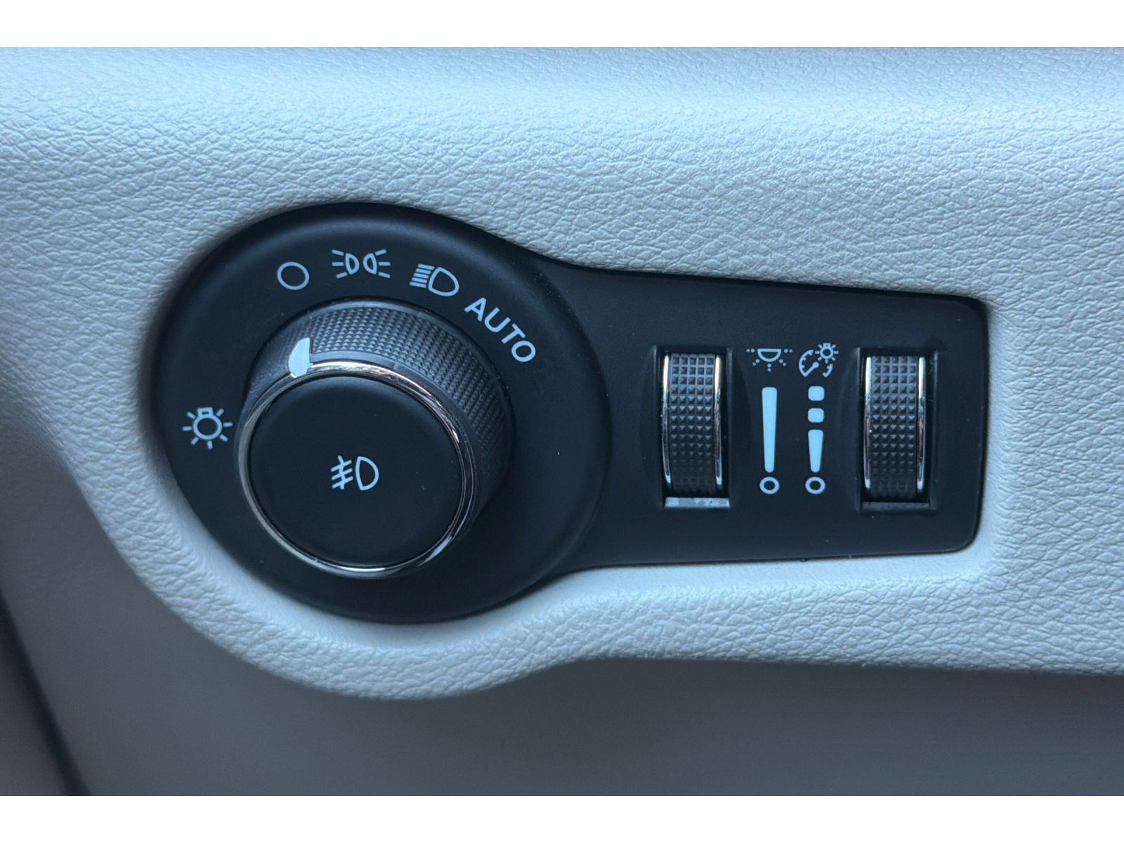 Used 2023 Chrysler Pacifica Touring-L FWD image 31