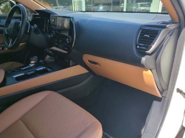 Used 2024 Lexus NX 250 FWD w/ Towing Package (2000 Lbs) image 25