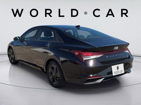 Used 2021 Hyundai Elantra SEL image 3