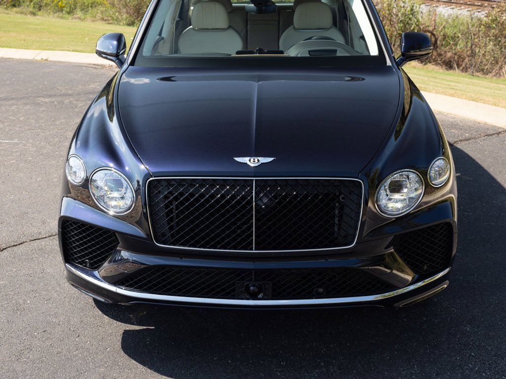 Used 2025 Bentley Bentayga AWD/4WD image 17