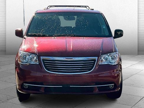 Used 2016 Chrysler Town & Country Touring image 2