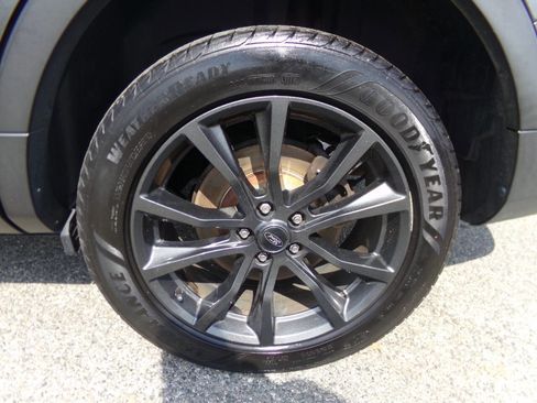 Used 2018 Ford Explorer XLT w/ Equipment Group 202A image 14