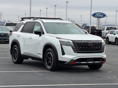 New 2026 Nissan Pathfinder SV image 3