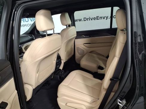 Used 2024 Jeep Grand Cherokee L Limited w/ Black Appearance Package AWD/4WD image 9