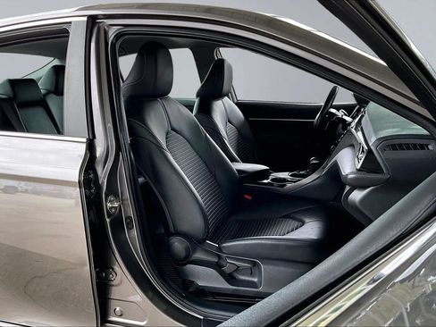 Used 2020 Toyota Camry SE FWD image 25