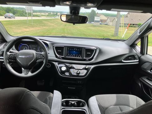 Used 2018 Chrysler Pacifica Touring Plus w/ S Appearance Package FWD image 15