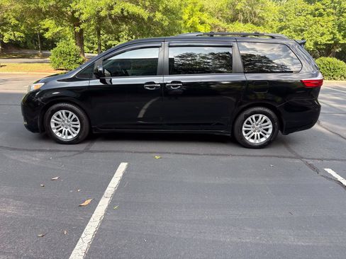 Used 2016 Toyota Sienna XLE FWD image 7