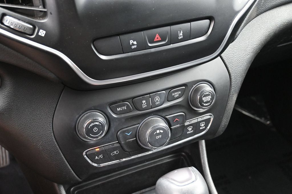 Used 2020 Jeep Cherokee Latitude Lux w/ Quick Order Package 26H Lux AWD/4WD image 18