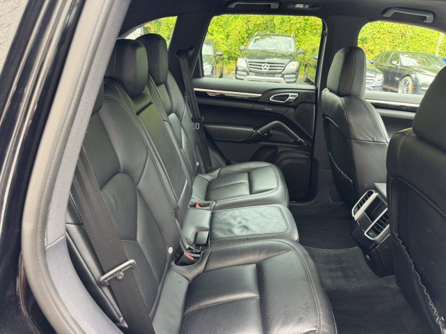 Used 2016 Porsche Cayenne w/ Premium Package AWD/4WD image 26