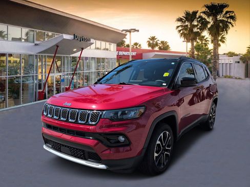 Used 2023 Jeep Compass Limited AWD/4WD image 7