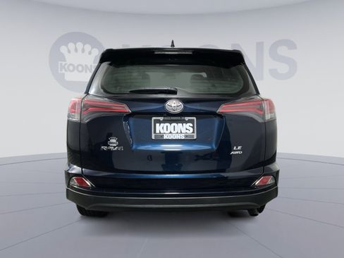 Used 2018 Toyota RAV4 LE image 5