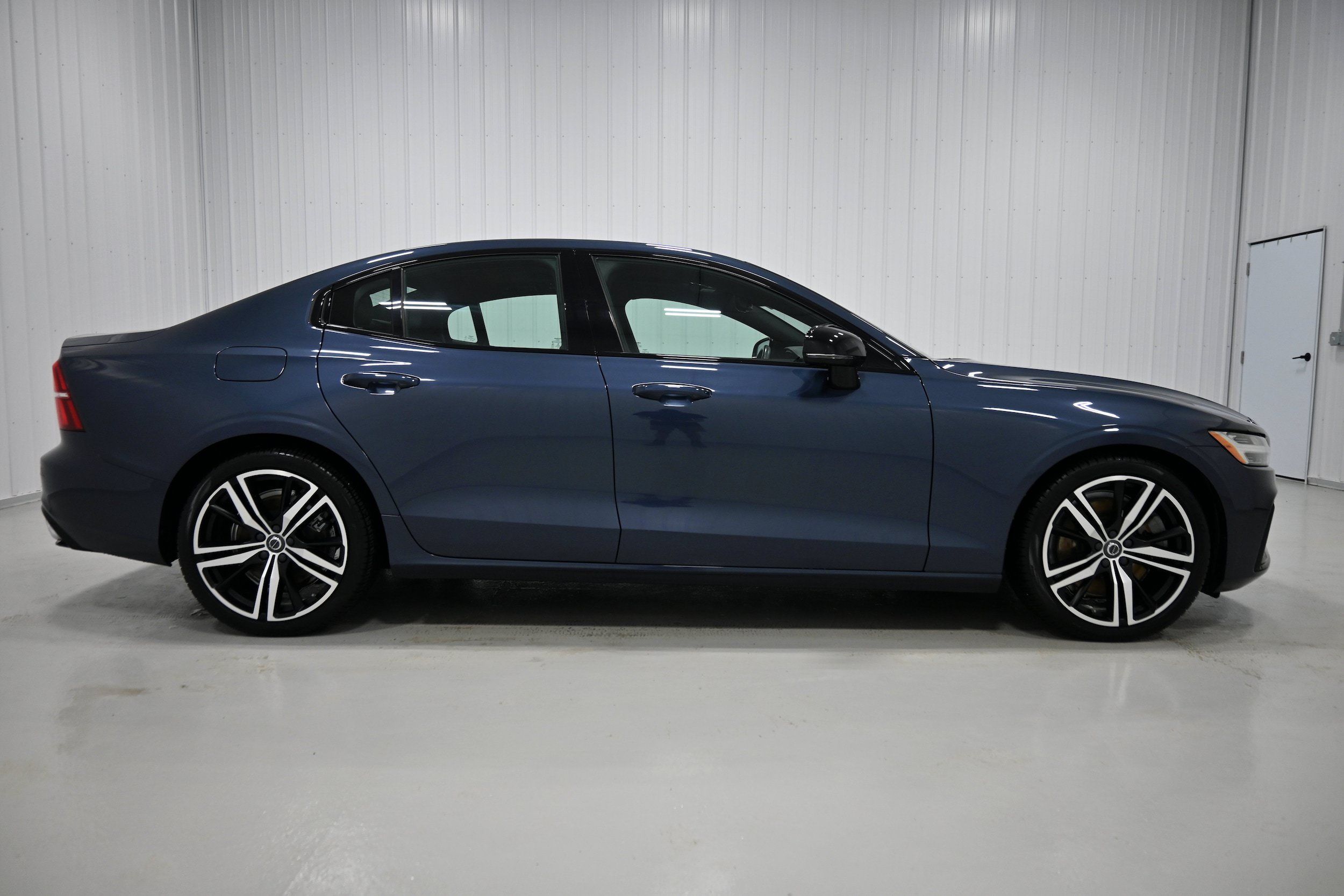 Used 2020 Volvo S60 T6 R-Design AWD/4WD image 37