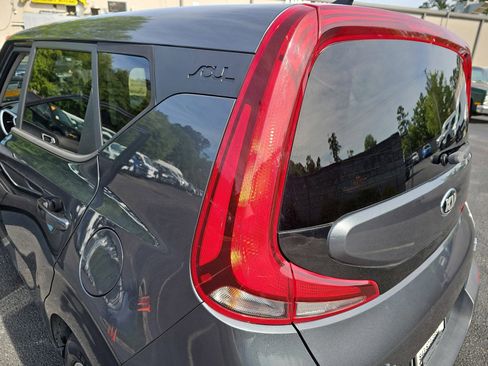 Used 2021 Kia Soul S FWD image 34