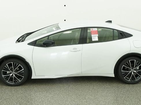 New 2026 Toyota Prius XLE FWD image 3