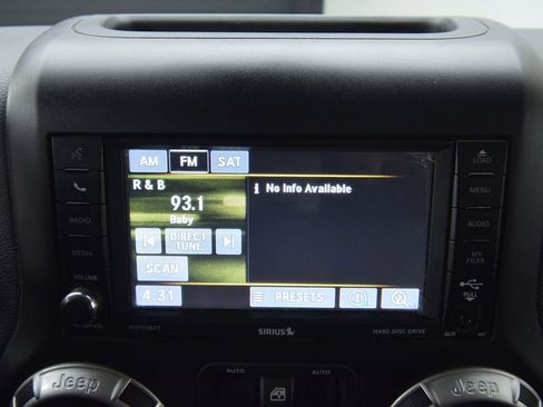 Used 2015 Jeep Wrangler Sahara image 16