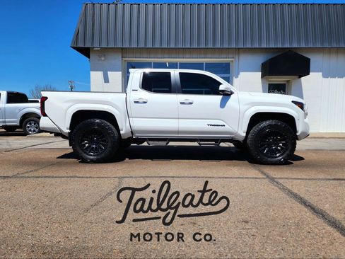 Used 2024 Toyota Tacoma SR5 image 1