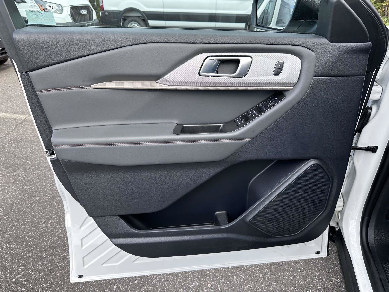 Used 2026 Ford Explorer Active AWD/4WD image 9