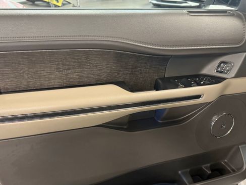 Used 2019 Ford Expedition Limited image 31
