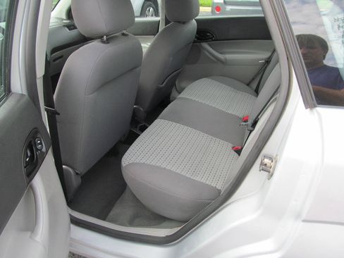 Used 2007 Ford Focus SE FWD image 16