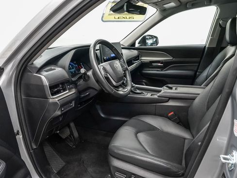 Used 2025 Toyota Grand Highlander AWD image 17