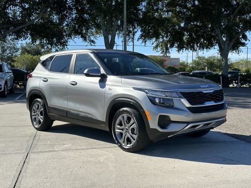 Certified 2023 Kia Seltos LX AWD/4WD image 2