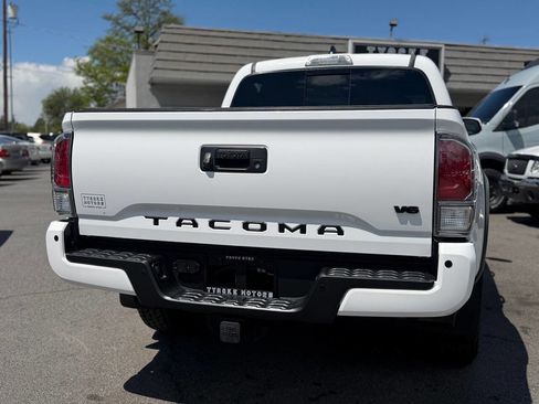 Used 2020 Toyota Tacoma TRD Off-Road w/ Technology Package AWD/4WD image 27
