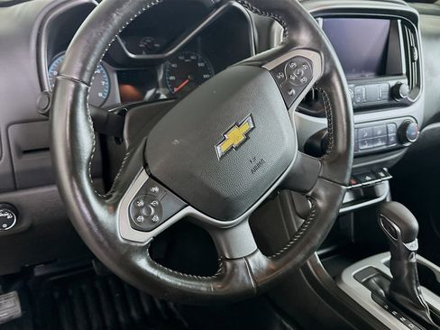 Used 2022 Chevrolet Colorado LT w/ Fleet Safety Package image 18