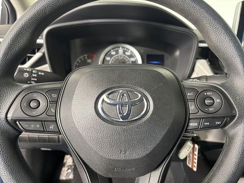 Used 2021 Toyota Corolla LE image 12