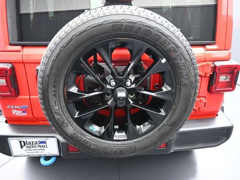 Used 2022 Jeep Wrangler Unlimited Sahara w/ Cold Weather Group AWD/4WD image 24