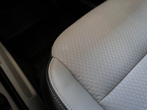 Used 2023 Ford Escape SE image 26