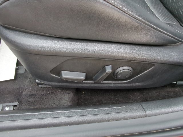Used 2024 Hyundai Elantra Limited FWD image 11