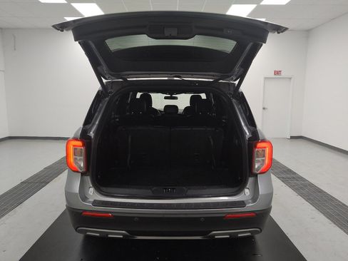 Used 2020 Ford Explorer XLT w/ Equipment Group 202A AWD/4WD image 29