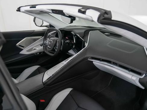 Used 2021 Chevrolet Corvette Stingray Premium Cpe w/ Z51 Performance Package RWD image 23